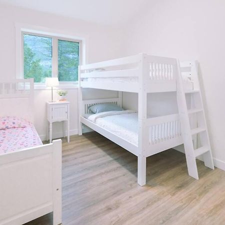 Oasis Getaway, Mins To Lake, King Bed, Dbl Garage Invermere Exteriör bild