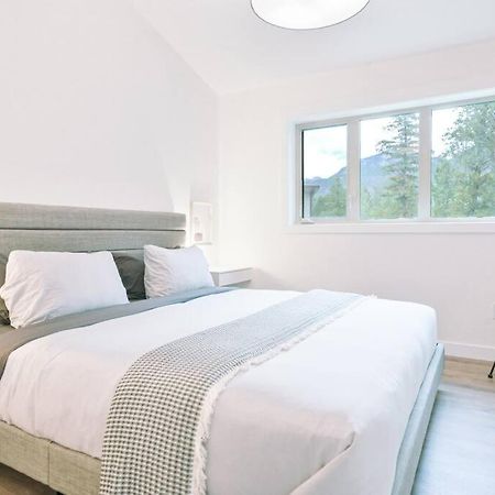 Oasis Getaway, Mins To Lake, King Bed, Dbl Garage Invermere Exteriör bild