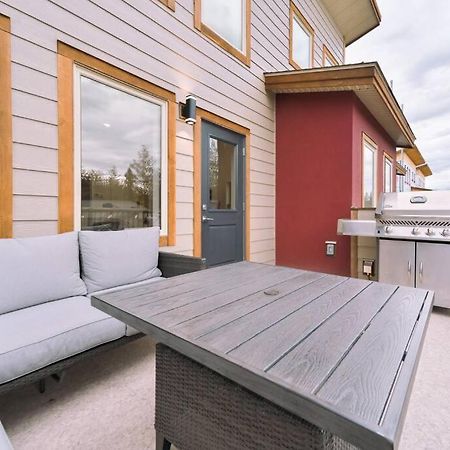 Oasis Getaway, Mins To Lake, King Bed, Dbl Garage Invermere Exteriör bild