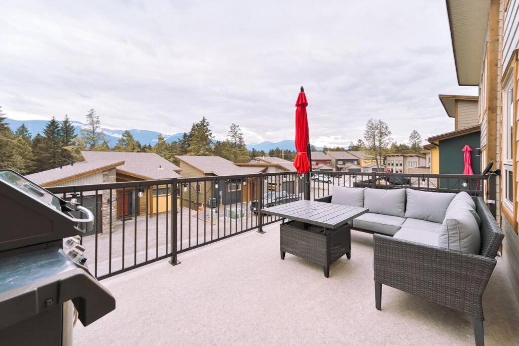 Oasis Getaway, Mins To Lake, King Bed, Dbl Garage Invermere Exteriör bild