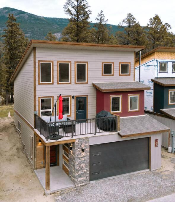 Oasis Getaway, Mins To Lake, King Bed, Dbl Garage Invermere Exteriör bild