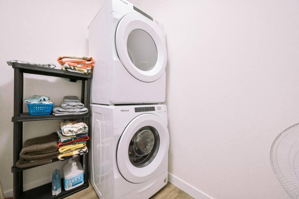 Oasis Getaway, Mins To Lake, King Bed, Dbl Garage Invermere Exteriör bild